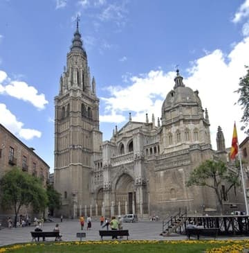 West front and plaza. The north tower stands 295 feet (90m) high and was built from 1380-1440. The south tower was left unfinished and is capped with a Baroque dome.