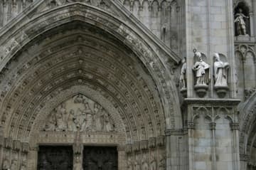 15th-century central portal (Puerta del Perd