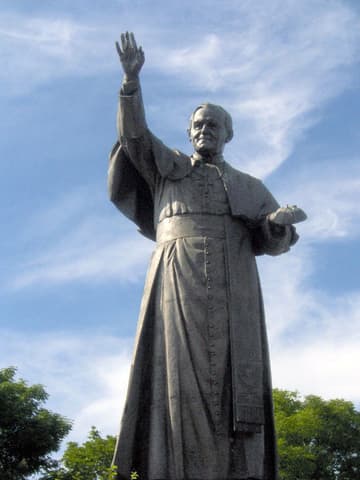 Statue of Pope John Paul II at  Jasna G&oacute;ra.