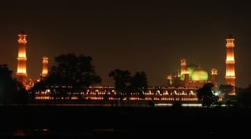 Badshahi Mosque by night.