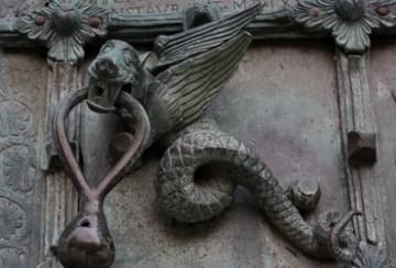 Wyvern on the bronze doors.