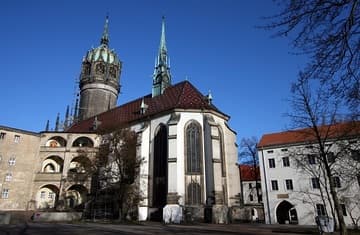 View of the Gothic choir of the Schlosskirche (right) and the castle-turned-hostel (left), from the southeast.