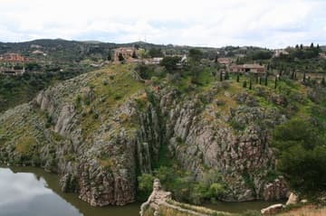 Lovely rocky landscape across the river from the Sinagoga del Transito.