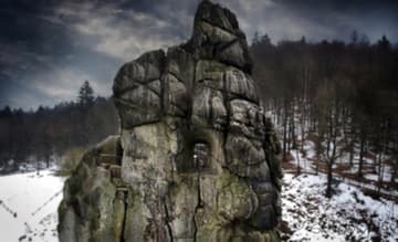 Winter view of the chapel pillar.