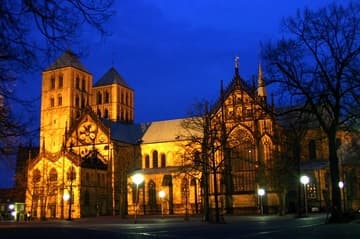 M&uuml;nster Cathedral by night.
