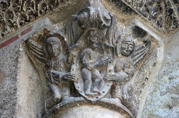 The poor man Lazarus goes to heaven on the Porte des Comtes.
