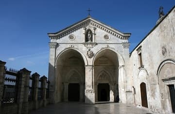 Facade of the "upper atrium", mostly rebuilt in 1895, Monte Sant'Angelo.