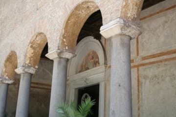 Entrance portico added under Pope Innocent&nbsp;II (1130‑43).