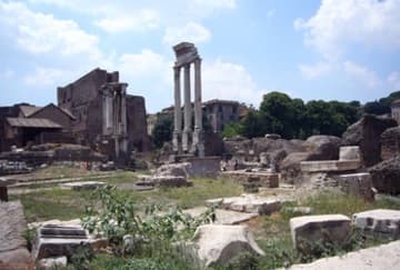 Side view of the three remaining columns of the Temple of Castor.