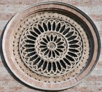 Wagon-wheel rose window in the west facade, c.1260. Santa Chiara, Assisi, Italy.
