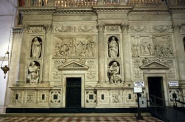 South face of the Renaissance marble screen around the Holy House, commissioned by Pope Julius II (1503-13) and designed by Bramante. Its sculptures, by Andrea Sansovino, Antonio Sangallo the Younger, and others, depict scenes from the Bible, the legend of the Virgin Mary, and the miracle of the Holy House.