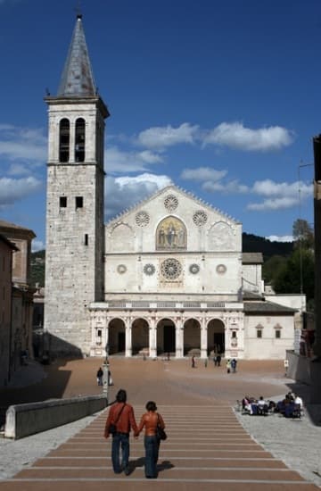 Piazza del Duomo, with a view of the fine west facade.