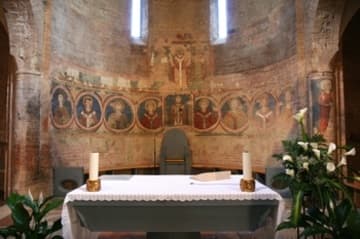 Presbytery and apse, with 14th-century fresco portraits.