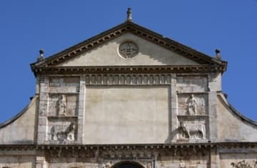 St. Peter, St. Andrew, and two bulls on the upper facade.