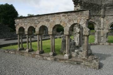 A section of the arcaded colonnade surrounding the grassy cloister.