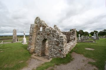 Temple Ciaran (early 900s).