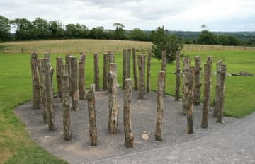 Wood henge or timber circle, added east of the great mound c.2700 BC.