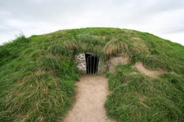 Mound of the Hostages, a passage tomb dating from c.2100 BC.