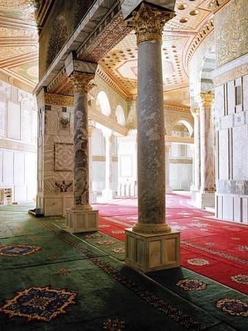 This photo shows the interior of the Dome of the Rock outside the center circle. We are standing in the outer ambulatory, the part carpeted in green. The columns are part of the inner octagon, which separates the outer ambulatory from the wider inner ambulatory (carpeted in red). Like those of the center circle (seen on the right and in the next photo), these columns are recycled from earlier buildings.