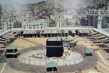 Another historical view of the Ka'ba and al-Haram, in 1954 (1371 AH).