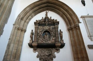 Alabaster and marble monument to Sir Thomas Bodley (d.1613), founder of the Bodleian Library. Carved by Nicholas Stone, it is full of symbolism, such as the Classical pilasters in the form of piled books.