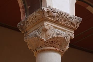 Romanesque capital in the nave, dating from about 1186.