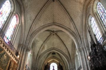 The unusual, 12th-century "Plantagenet vault" of the nave.