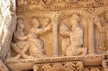 Adoration of the Magi (Matthew 2:1-12). Detail of Romanesque portal, 12th century. Eglise St-Trophime, Arles, France.