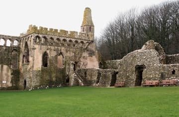 View across the palace courtyard to the Great Chapel and west range.