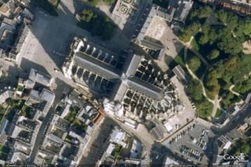 Aerial view of Amiens Cathedral.
