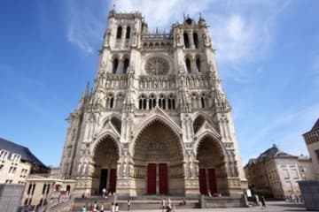 Wide-angle view of the west facade (1225-40).