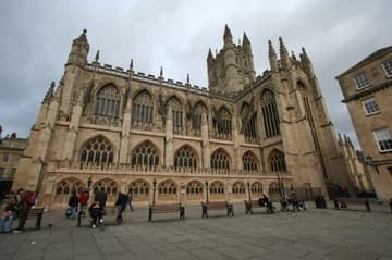 View of Bath Abbey from south on a rainy day.