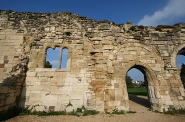 Arches from 1250 (left) and 1152 (right), both blocked up in 1537.