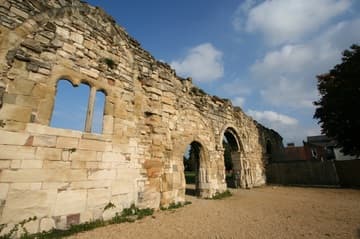 Large pointed arch of 1250 (left) and smaller rounded arches of 1152.