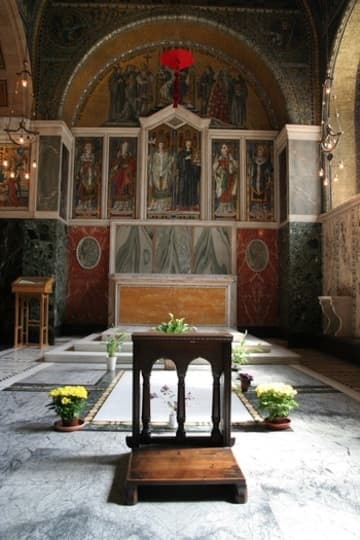 Chapel of St George and the English Martyrs, with mosaics.