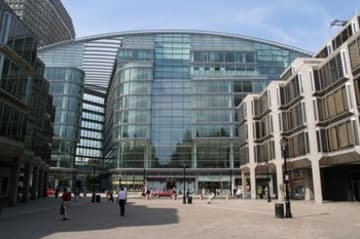 View of much more modern buildings across the cathedral plaza.