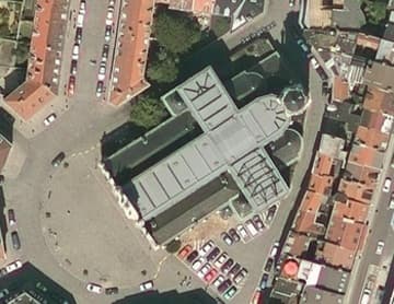 Aerial view of the Beguinage Church and surrounding houses.