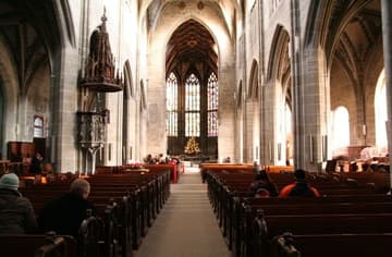 The impressive interior of Bern M&uuml;nster.