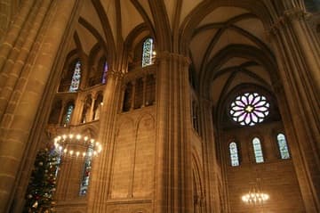 Interior of the Cath&eacute;drale St-Pierre.