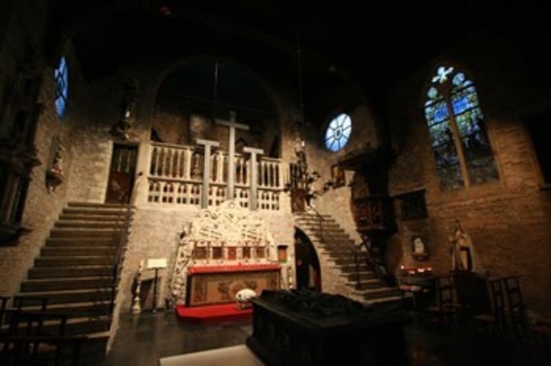 The Jeruzalemkerk in Bruges, with main altar and steps to upper level.