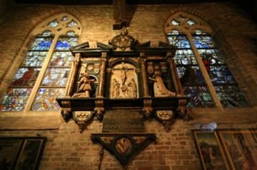 Stained glass and monument on the right wall of the lower church.