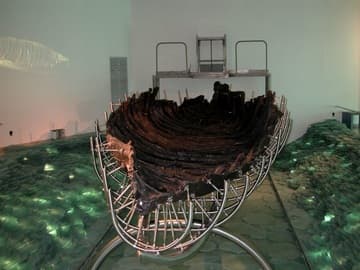 View of the boat from the front.
