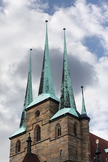 Distinctive east towers of the Severikirche.