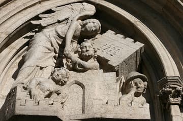 Tympanum depicting the Resurrection of Christ.