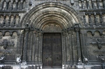 The famed north portal, known as the Schottenportal.