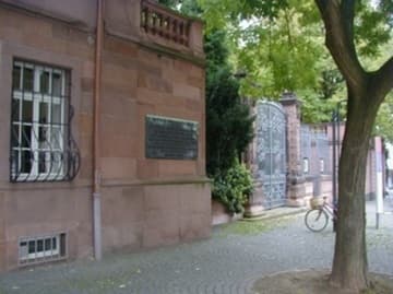 Luther wall plaque at the Heylshofgarten, Worms.