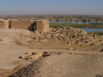 Ruins of Dura Europos atop the great cliff.