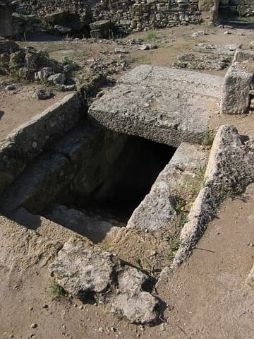 Burial tomb, Ugarit.