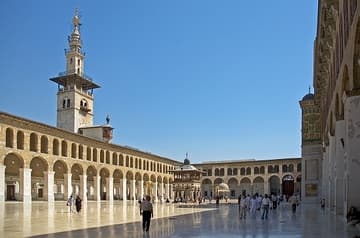 Courtyard and minaret of the Great Mosque.