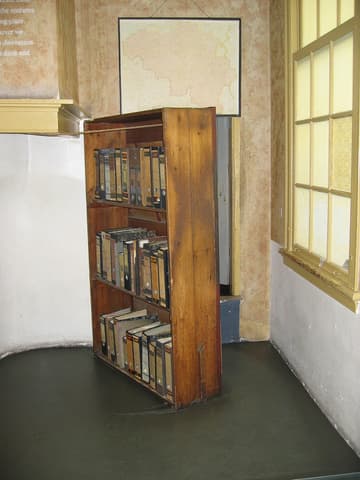 A bookcase hid the entrance to the secret annex.